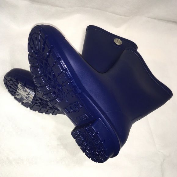 UGG Sienna Matte Rain Boots - Picture 9 of 16